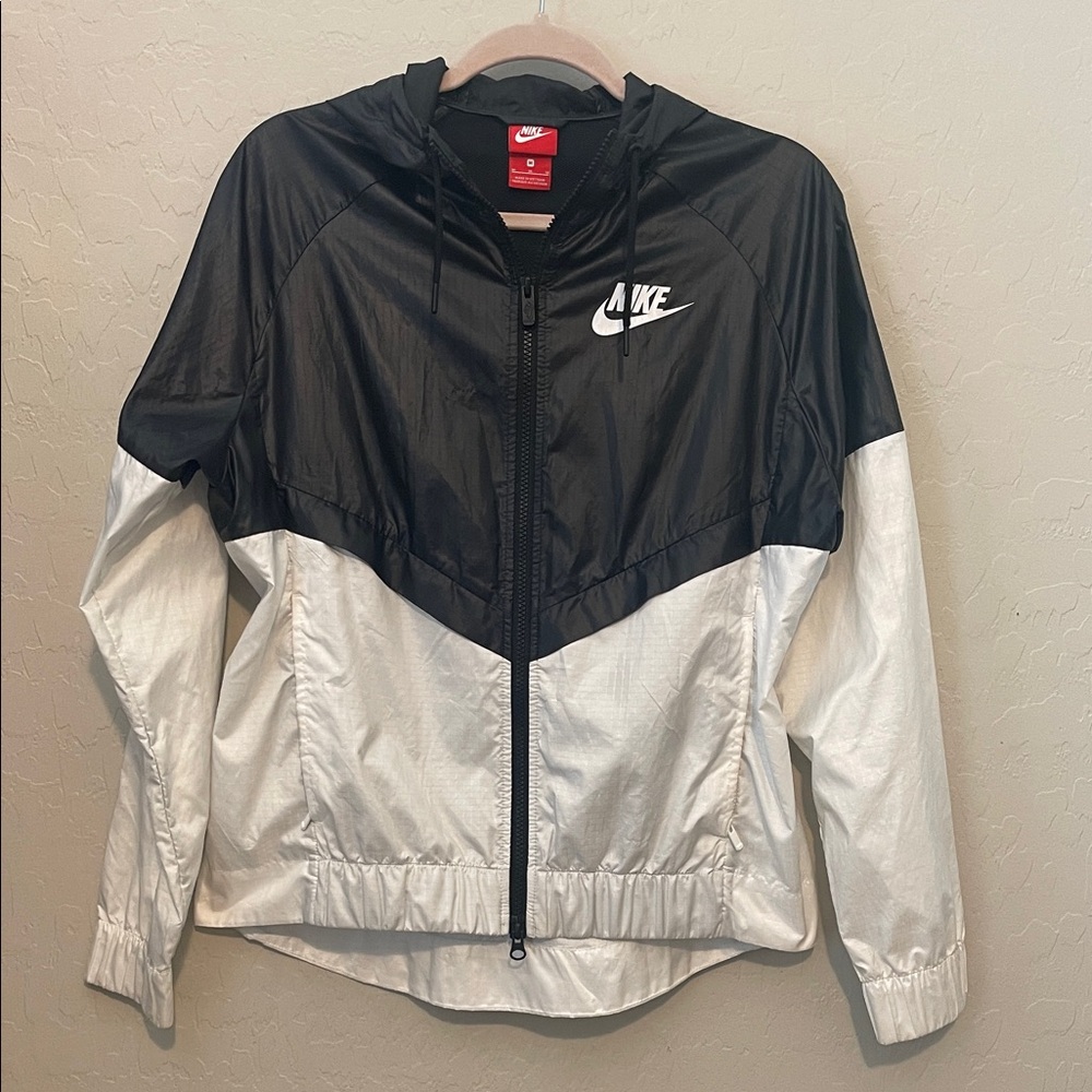 Nike Women's Windbreaker Black and White Jacket SZ Med